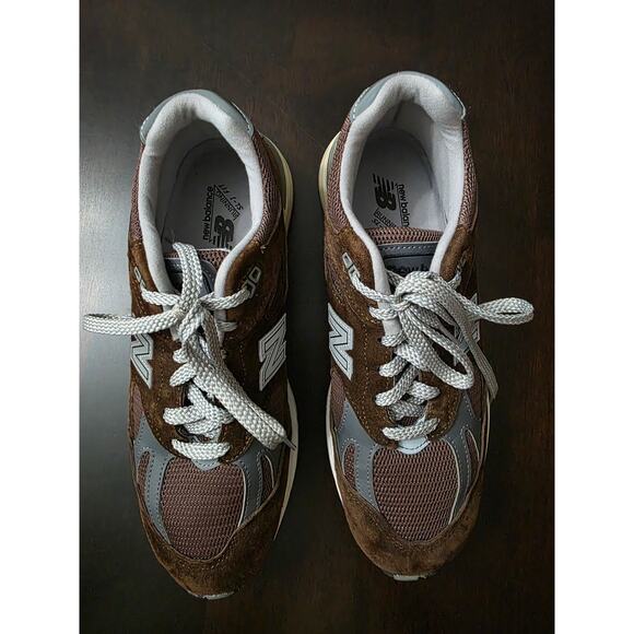 Athletic_Shoes